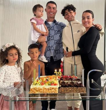 Alana Martina Dos Santos Aveiro with her parents Cristiano Ronaldo and Georgina Rodriguez and siblings